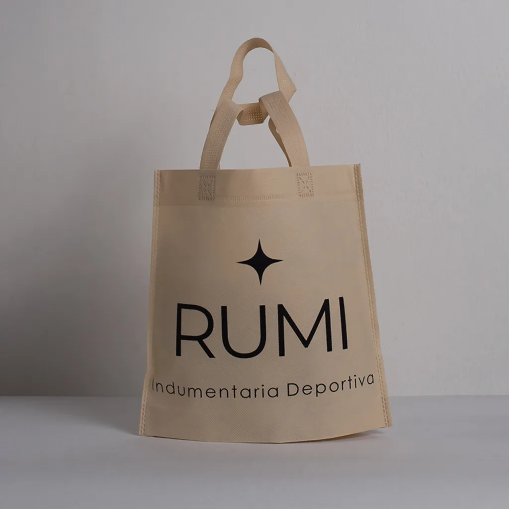 Bolsa 29x28x6 beige - Diseño compacto y versátil